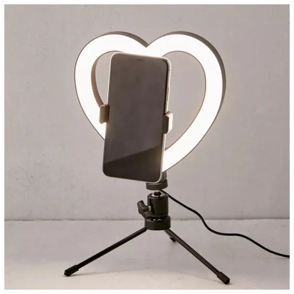 Brilliant Ideas Heart-Shaped Vlogging Ring Light - Picture 5 of 6